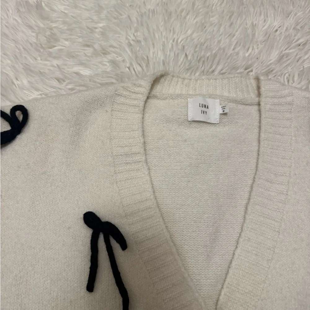 Elegant White Cardigan with Black Bow Details